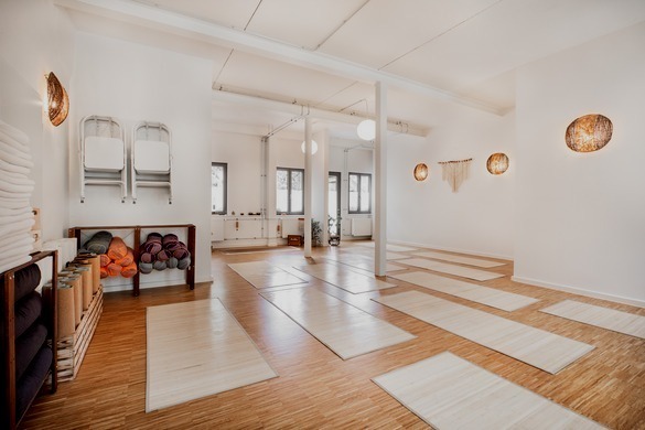 Yogastudio_Bayreuth_Feinretusche.jpg